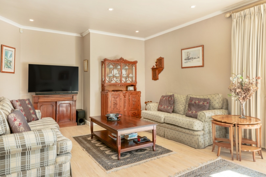 4 Bedroom Property for Sale in Constantia Western Cape